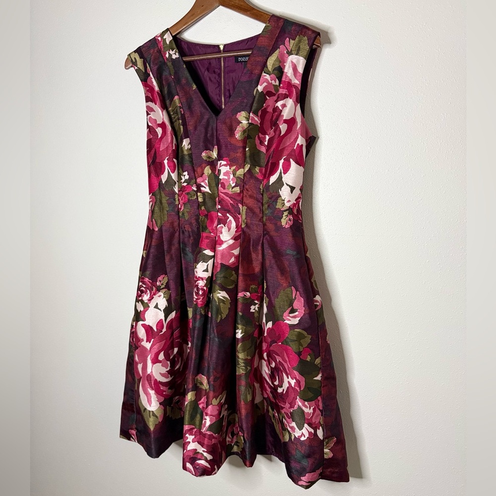 Roz & Ali Burgundy Pink Floral Fit Flare Dress V Neck Size 4